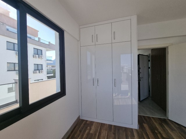 Girne Merkezinde deniz ve dağ manzaralı penthouse