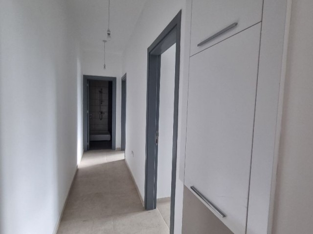 Zero 2 bedroom apartment with elevator on the street, suitable for office/clinic 