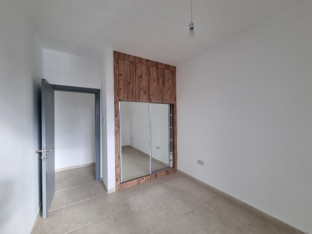 Zero 2 bedroom apartment with elevator on the street, suitable for office/clinic 