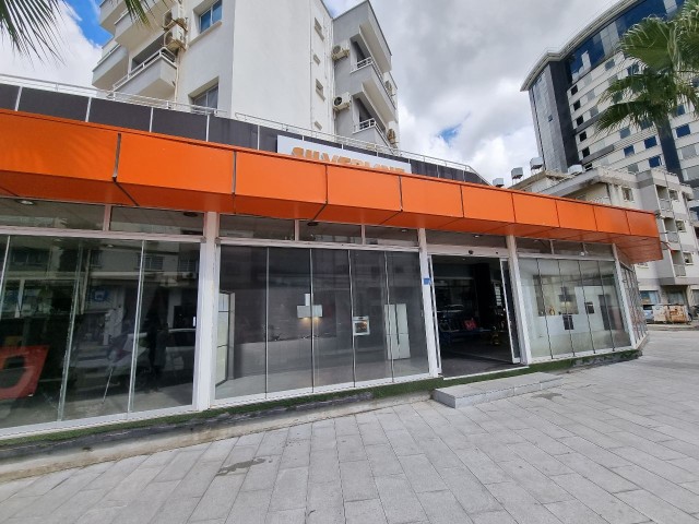 Dereboyu caddesi ana yol üstü kiralık dükkan/restaurant şeklinde kapasitesi için uygundur !