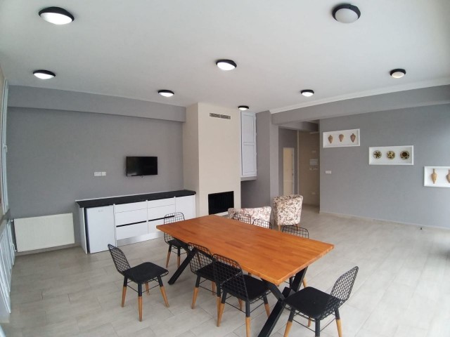 Girne/Alsancak 1650 M2 içinde 2tane 2+1 ,1 tene 1+1 sundown Villa