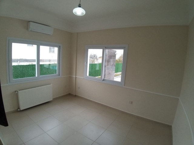 Girne/Alsancak 1650 M2 içinde 2tane 2+1 ,1 tene 1+1 sundown Villa