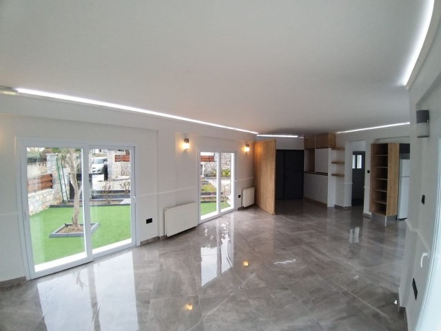 Kyrenia/Alsancak 1650 M2 in 2 2+1, 1 1+1 Villa mit Sonnenuntergang