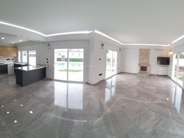 Kyrenia/Alsancak 1650 M2 in 2 2+1, 1 1+1 sundown Villa