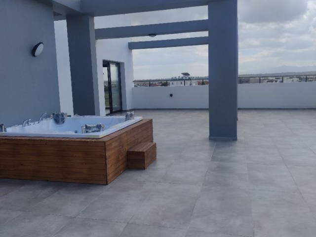 Nikosia/Gönyeli 2+1 neu fertiggestellte 140m2 Penthouse mit Terrasse 