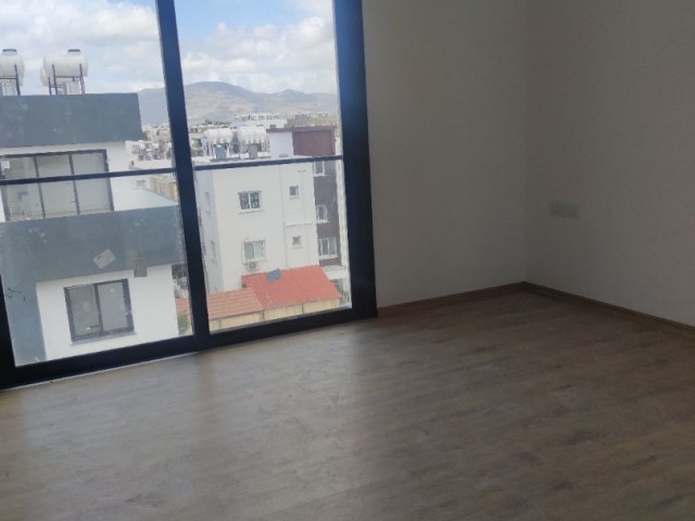 Nikosia/Gönyeli 2+1 neu fertiggestellte 140m2 Penthouse mit Terrasse 