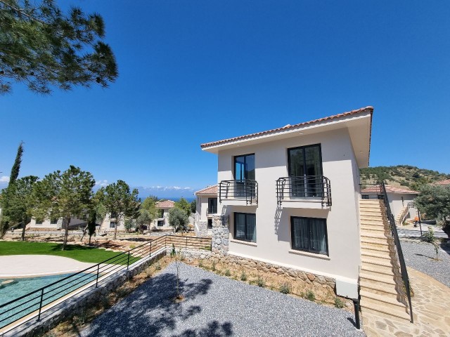 Ein großartiger Ort für Urlaub und Investitionszwecke mit 2 Schlafzimmern 2 Bädern mit einem Gemeinschaftspool mit Meer und Bergblick. 