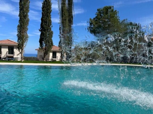 Ein großartiger Ort für Urlaub und Investitionszwecke mit 2 Schlafzimmern 2 Bädern mit einem Gemeinschaftspool mit Meer und Bergblick. 