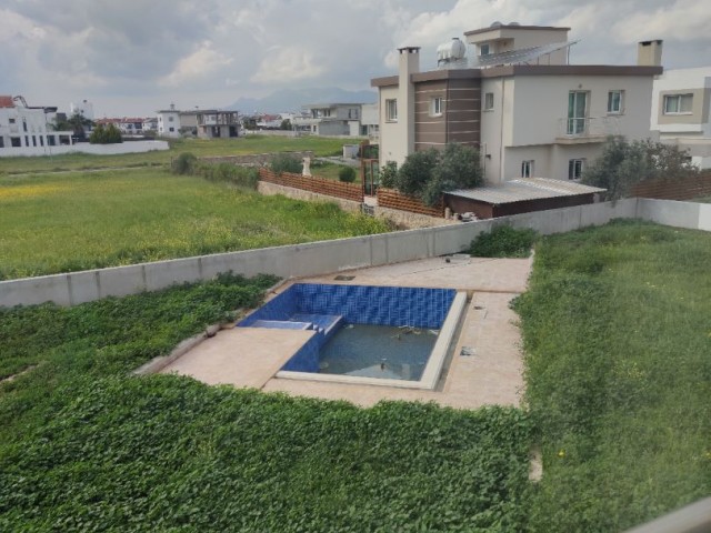 Villa zu verkaufen in Nikosia/Yenikent mit 3+1,4+1 Optionen 