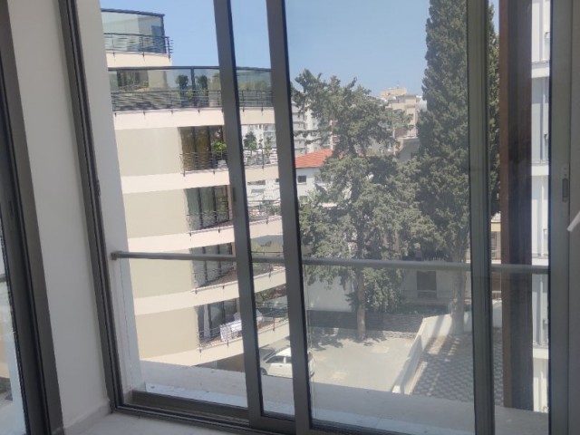 2+1 with commercial permit in Kyrenia Center