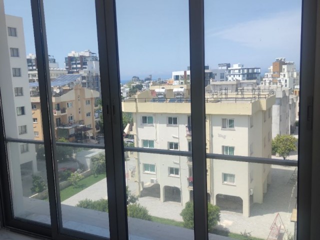 2+1 with commercial permit in Kyrenia Center