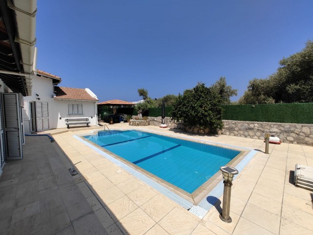 Furnished 3 bedroom villa with private swimming pool and garden on the Lapta Karsıyaka border 