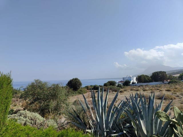 Teilmöblierte, zentral beheizte Villa mit Meer- und Bergblick und privatem großem Pool