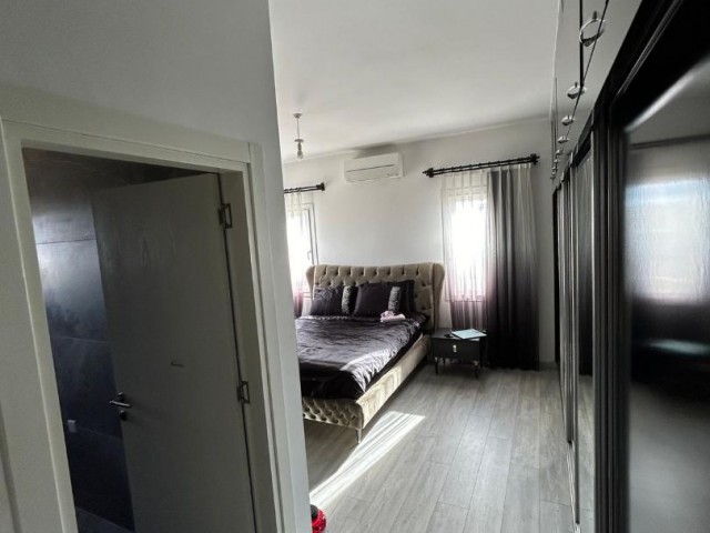 Lefkoşa/Gönyeli 3+2 260 M2 satılık daire 