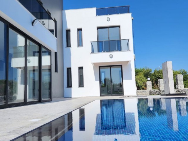 Luxury 3-bedroom villa with private pool with sea and mountain views