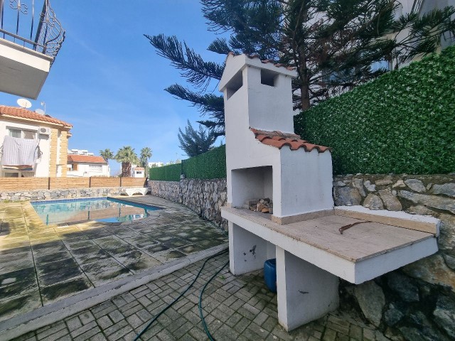 Villa mit 3 Schlafzimmern und privatem Pool in der Nähe der Hauptstraße in der Gegend von Lapta