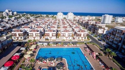 İskele Royal Sun sitesinde satılık ikiz villa