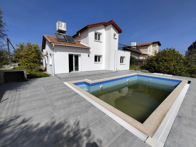 Gelegenheit! Villa mit 3 Schlafzimmern und privatem Pool