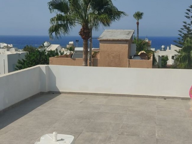 BARGAIN PRICE! Well-maintained 4-bedroom detached villa with central heating, fully furnished, 200m from the sea