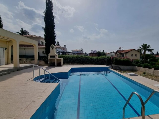 Spacious 3-bedroom detached villa with private pool, central heating and fireplace