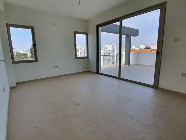 Penthouse For Sale in Küçük Kaymaklı, Nicosia