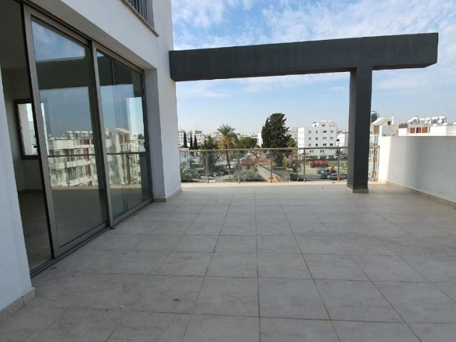 Penthouse For Sale in Küçük Kaymaklı, Nicosia