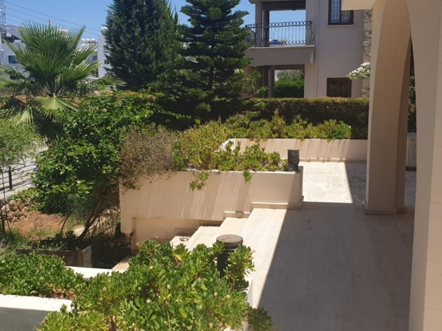 Villa For Sale in Küçük Kaymaklı, Nicosia