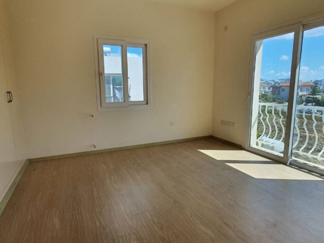 Gönyeli'nin Güzel Bir Mahallesinde 210 m2 ,Şömineli Tam Müstakil Villa...