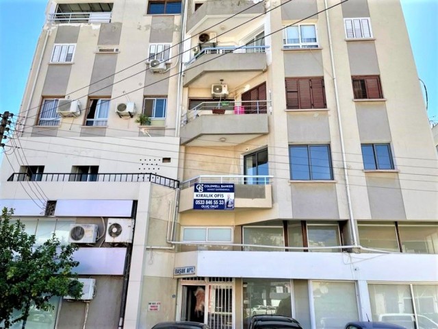 Lefkoşa Köşklüçiftlik Bölgesinde , Ana Cadde Üzeri Apartmanda , Ticari Tabela Değeri Yüksek , Yeni Tadilatlı , 1.Kat , 45m2 Kiralık Ofis !!!