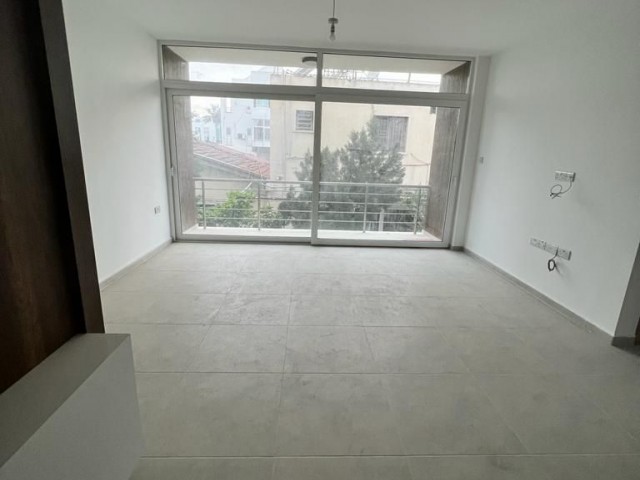 !!! Zero Apartments for Sale in the Small Kaymaklı District !!! Central Location !!! THERE IS NO VAT TRANSFORMER !!! ** 