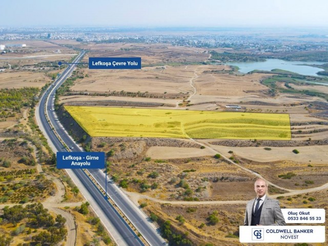 !!! Auf der Autobahn Nikosia-Kyrenia, Fassadenlänge 80 Meter, innerhalb der Grenzen der Gehrung gelegen, Investitionsland zum Verkauf !!! ** 