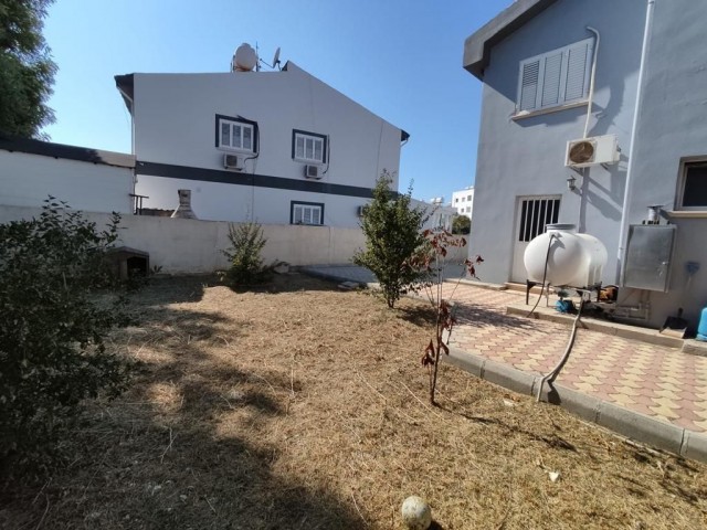 Freistehende Villa zum Verkauf auf einem vollen Grundstück in der Region Gönyeli!!!
