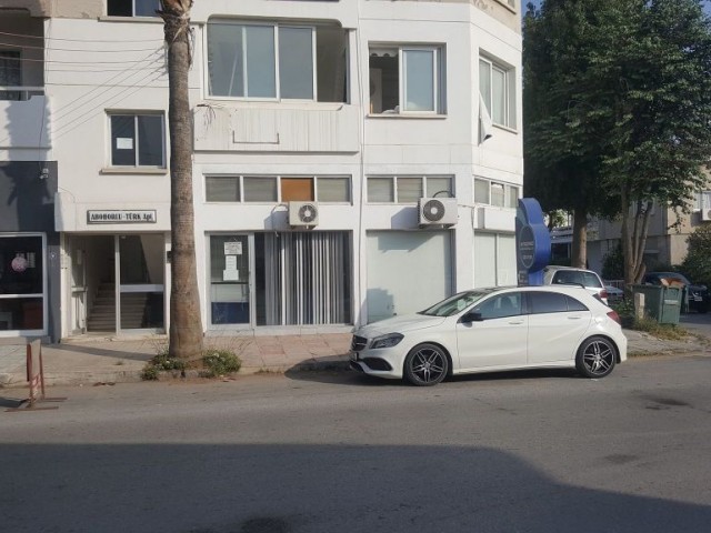 Lefkoşa Dereboyunda Kiralık Köşe Dükkan...