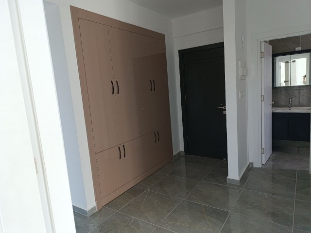 آپارتمان لوکس 2+1 کاملاً جدید و کاملاً مبله برای اجاره در چاتالکوی، گیرنه، با تراس و منطقه باربیکیو خود.