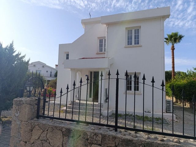 Komplett möblierte 3+1 Villa zur Miete in Kyrenia Özankoy.