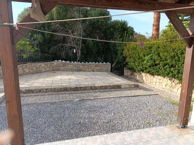 Komplett möblierte 3+1 Villa zur Miete in Kyrenia Özankoy.