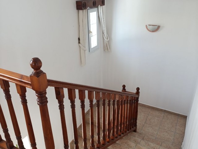 Komplett möblierte 3+1 Villa zur Miete in Kyrenia Özankoy.