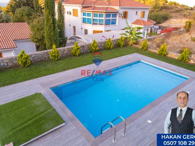 Neue, 420 m2 Villa mit Pool in Karmi, Kyrenia, Zypern ** 