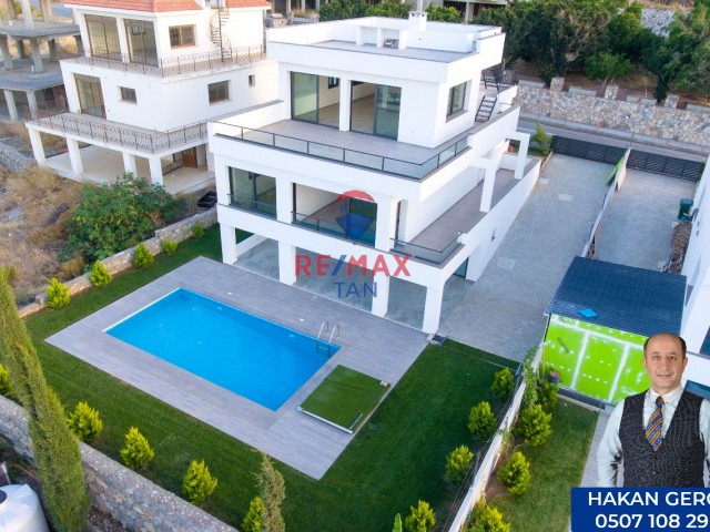 Neue, 420 m2 Villa mit Pool in Karmi, Kyrenia, Zypern ** 