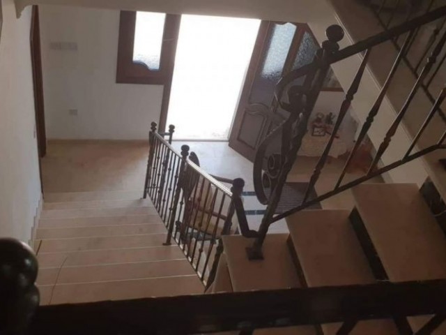 KKTC GIRNE BOGAZ'DA 30 DÖNÜM ARAZI ICERISINDE LUX VILLA.TURK KOCANLI. 1300000 STG