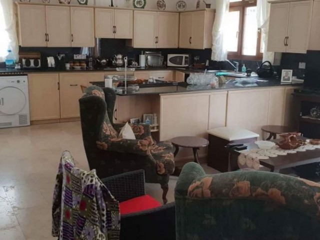 KKTC GIRNE BOGAZ'DA 30 DÖNÜM ARAZI ICERISINDE LUX VILLA.TURK KOCANLI. 1300000 STG