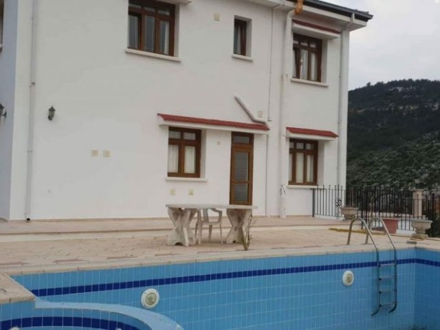 KKTC GIRNE BOGAZ'DA 30 DÖNÜM ARAZI ICERISINDE LUX VILLA.TURK KOCANLI. 1300000 STG