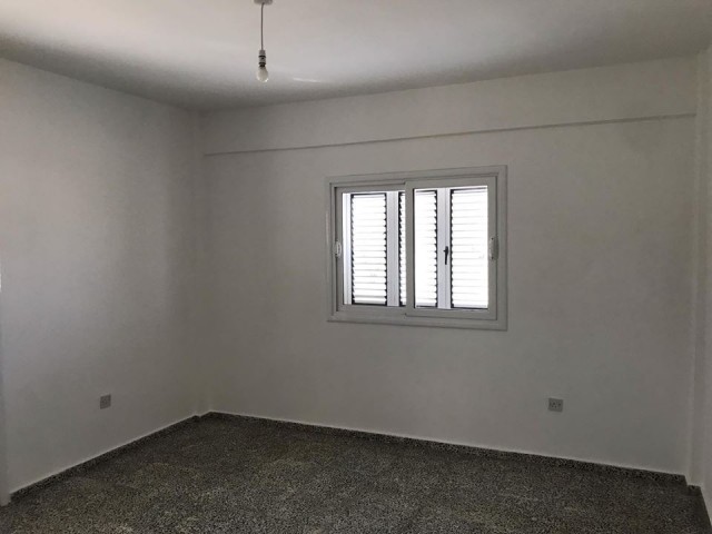 Alsancak'ta 2+1 kiralık 120 m2 müstakil ev 2 dönüm arazisi geniş odaları şöminesi deniz manzarası huzur dolu bir yaşam alanı... 