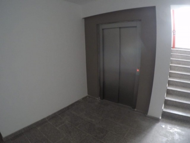 Girne Merkez'de Rix Abaras sitesine yakın sıfır asansörlü binada yüksek kira getirili satılık 1+1 daire TEL: 05338445618