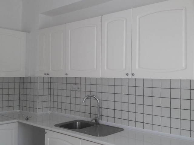 Çatalköy'de 6+2 geniş odaları huzurlu mevkiisi şöminesi merkezi ısıtmalı ve deniz manzarası olan bu villamız kapılarını sizlere açmıştır. 05338445618