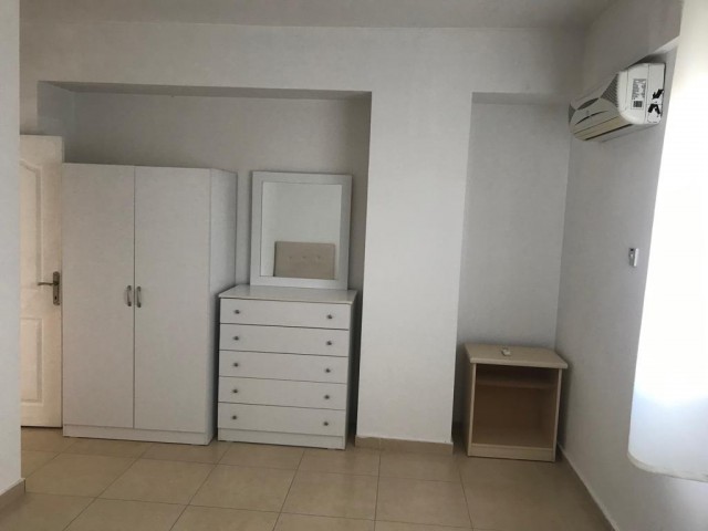 Gönyeli Yenikent merkezde Gönyeli Belediyesinin yanında Yakın Doğu Üniversitesi'ne 5 dakika yürüme mesafesinde aylık ödemeli 2+1 daire 2000 TL. 05338445618