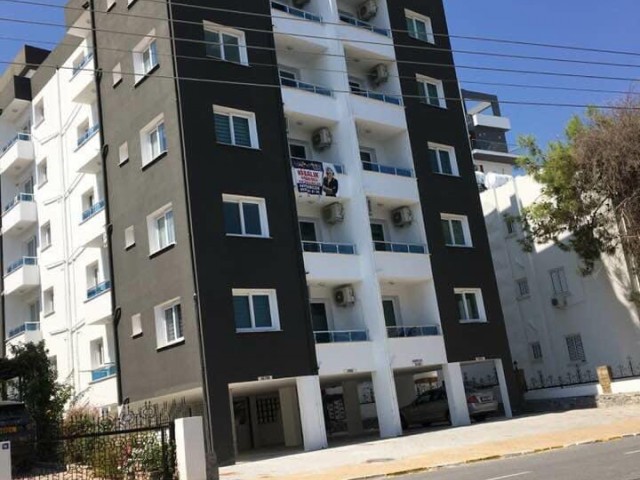 Girne Merkez'de 2+1 kiralık yeni apartman dairesi. 05338445618