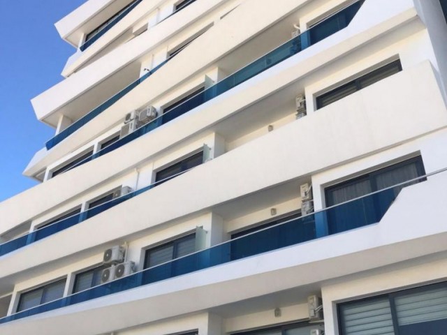 Girne Merkez'de yeni bitmiş lüx rezidance bina otoparklı geniş balkonlu ebeveyn banyolu 2+1 satılık daire.05338445618