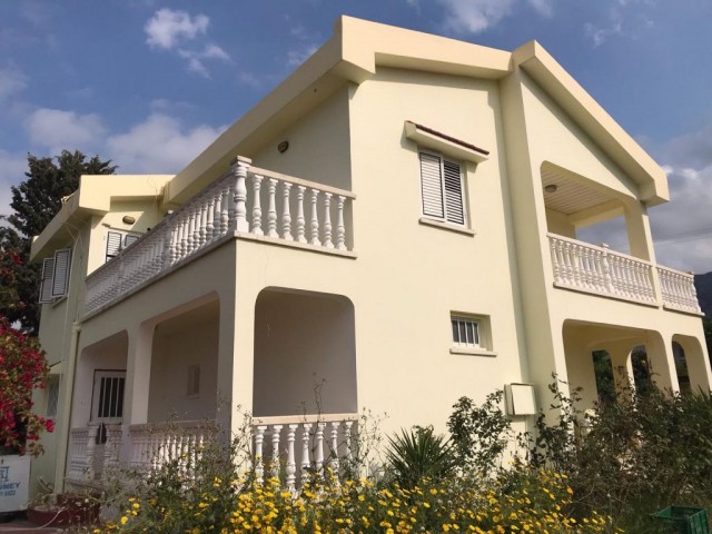 A 3 + 1 villa for rent with a kitchen and a spacious living room with a fireplace overlooking the sea on half an acre of land in Alsancak. 05338445618 ** 