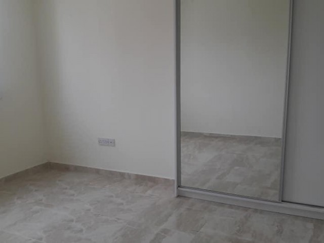 Girne Merkez'de satılık 3+1 130mt2 balkonlu Türk Koçanlı daire. 05338445618